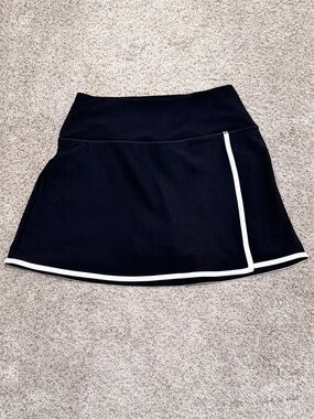 NWT Abercrombie & Fitch YPB Black with White Trim Skirt/Skort